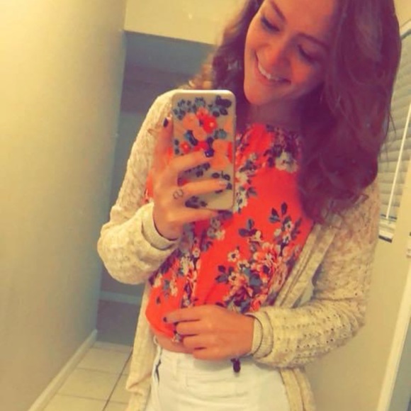 Floral top - Picture 2 of 2